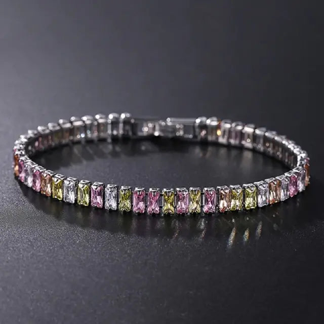 Armband mit kubischem Kettenglied