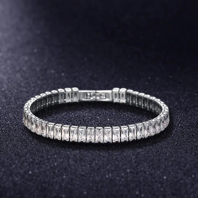 Armband mit kubischem Kettenglied
